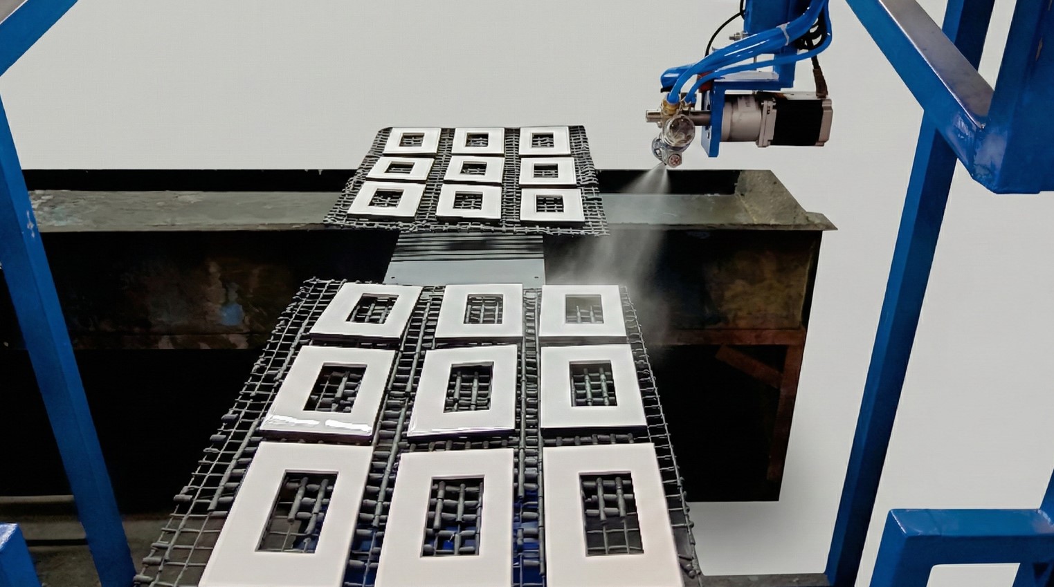 Automatic Wood Doors PU UV Coating Machine – Robotic Multi-Axis Spray Line for MDF Doors, PU/UV Varnish Reciprocators, IR/UV Curing, 1300mm Width, 40% Paint Savings for Furniture Factory 